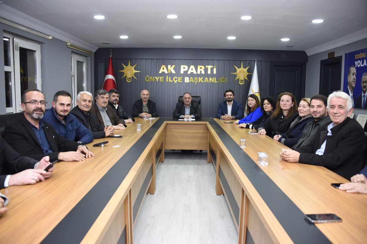 AK Parti, Güçlü Türkiye'nin teminatıdır. 🇹🇷

İlçe Başkanımız Sn. Hasan Fahri Alparslan riyasetinde, milletimize hizmet şiarıyla haftalık olağan Yönetim Kurulu toplantımız, Kadın Kolları Başkanımız Sn. Yeliz Ürer Araz ve Yönetim Kurulu Üyelerimizin katılımlarıyla gerçekleştirildi