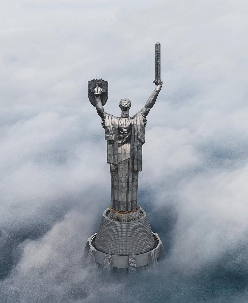 PicturesUssr's tweet image. The Motherland Statue in Kyiv, Ukraine, 2019. Photo via instagram.com/sembler8/