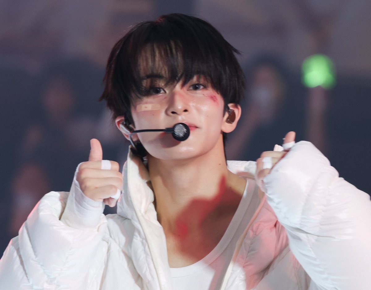 cry4lmk's tweet image. he’s so insanely pretty ⭑ֶֶָָ֢֢֢𖹭🩹