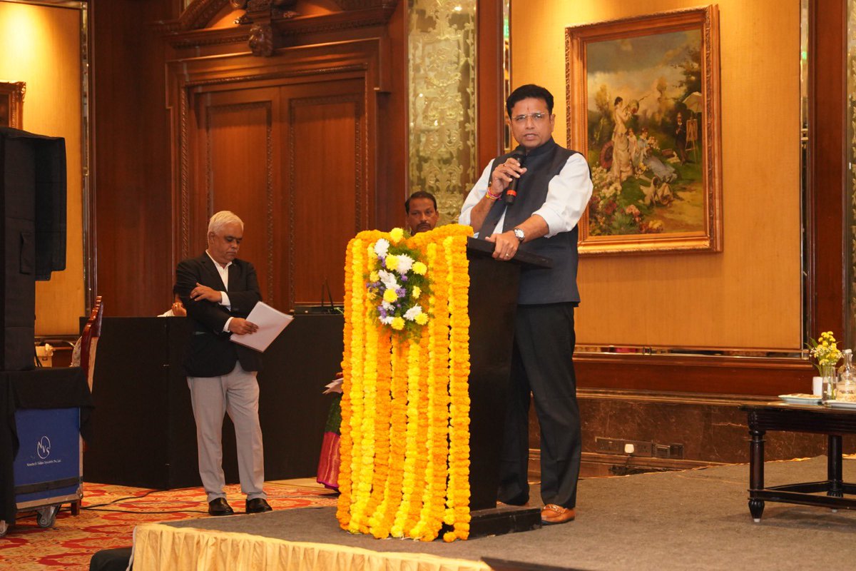 TGMeeSeva's tweet photo. Here’s a glimpse of today’s launch event.

IT Minister Shri D. Sridhar Babu and Shri T. Ravi Kiran, IFS, came together to champion a cause set to redefine how citizens access government services.

All MeeSeva services are now at your fingertips on WhatsApp.

#MeeSevaOnWhatsApp https://t.co/LUt4Q9YUEe