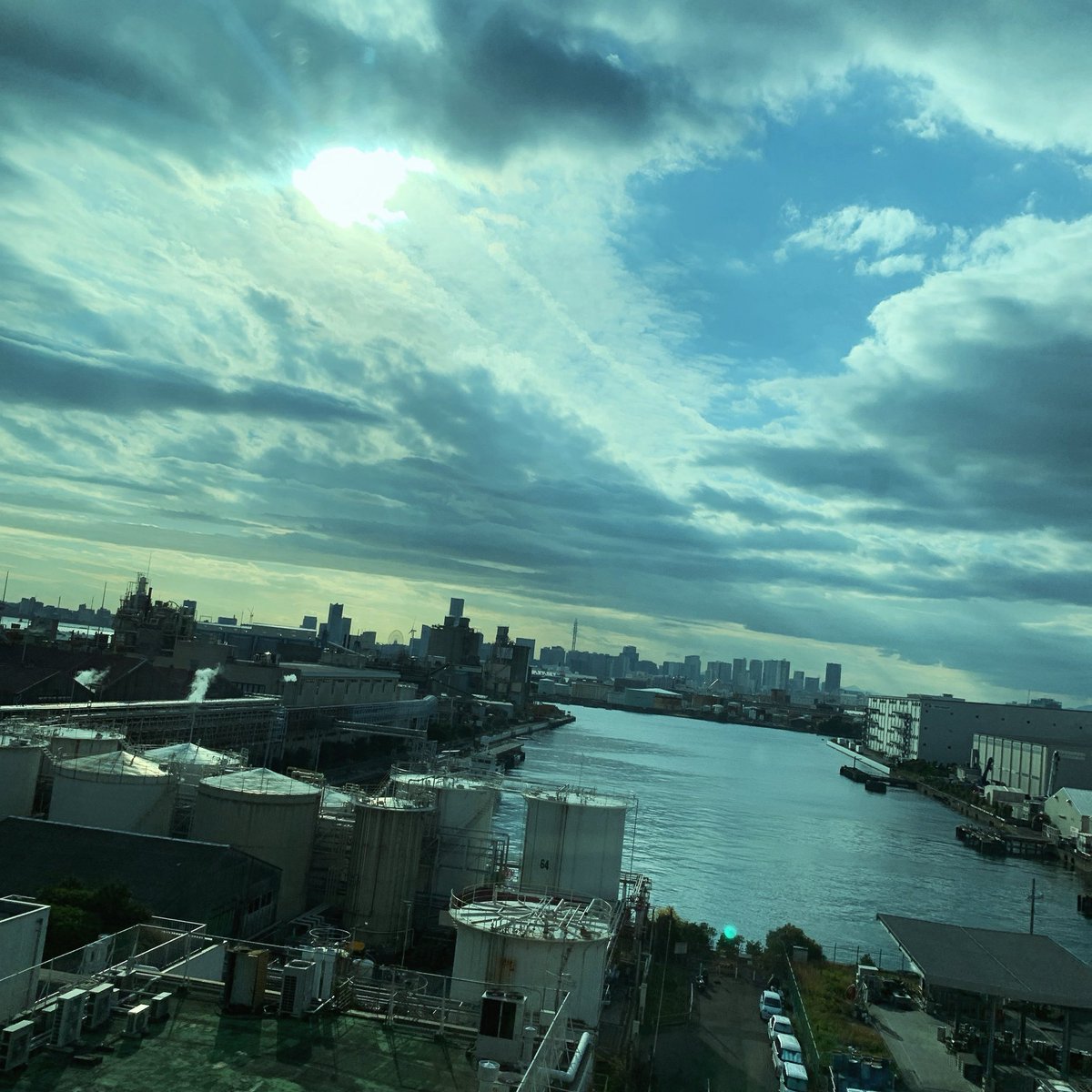 『百年の孤独』という一冊の書物から生まれた今回の旅。そこで出会った人々。音楽が好き。文学が好き。旅が好き。本を読む事は脳内旅行しているようなものだ。ギターを弾いてる時は宇宙を彷徨っているし。
そんな事を今更再確認の旅。
続けること、作り続けること、旅をし続けること。ただそれだけ。