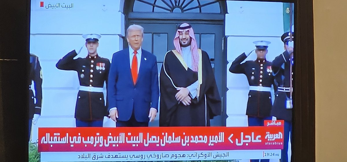 اليوم برعاية ابو سلمان .. الله يحفظه يارب ..

اتمنى والله لو يشوف ابو سلمان ابتسامة أمي وهي تشوف المراسم ..
 يعرف قدر المحبة والفخر ..