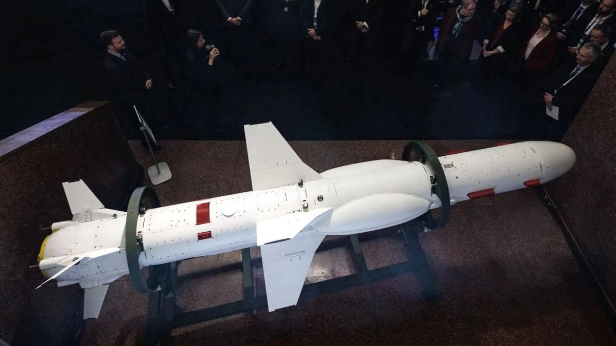 UKikaski's tweet image. Interesting post from UA Channel &quot;MonitorWar&quot;: &quot;Neptune anti-ship cruise missiles are successfully hitting targets in the Crimean Peninsula. Details to follow.&quot;

Circa 1610 UTC 121118

#OSINT