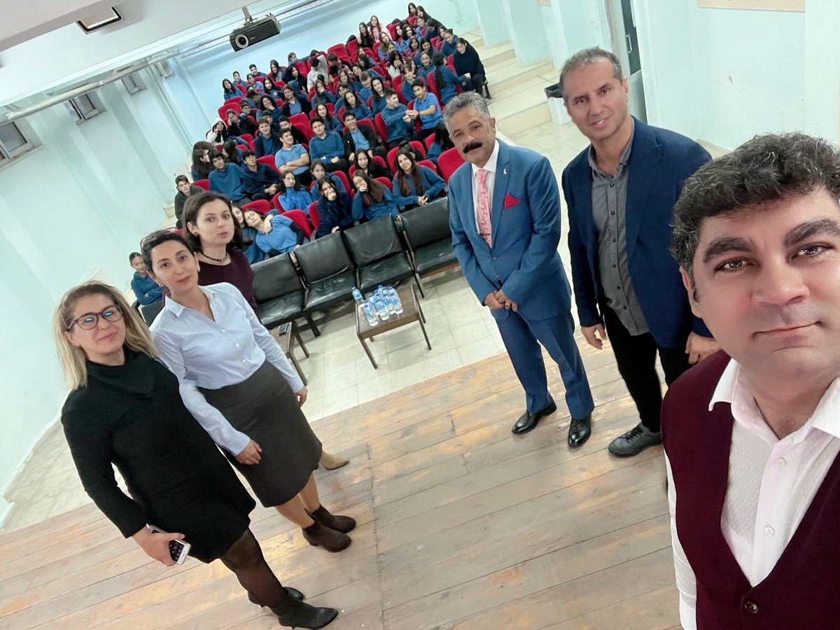 📍Köyceğiz Genç Ar-Ge Faaliyetleri. Köyceğiz İlçe Milli Eğitim Şube Müdürüm Sn.Dr. Avni AYTEKİN ile birlikte Köyceğiz Anadolu Lisesi’nde Doç. Dr. Sn. Yusuf SICAK hocamızın konferansındayız…