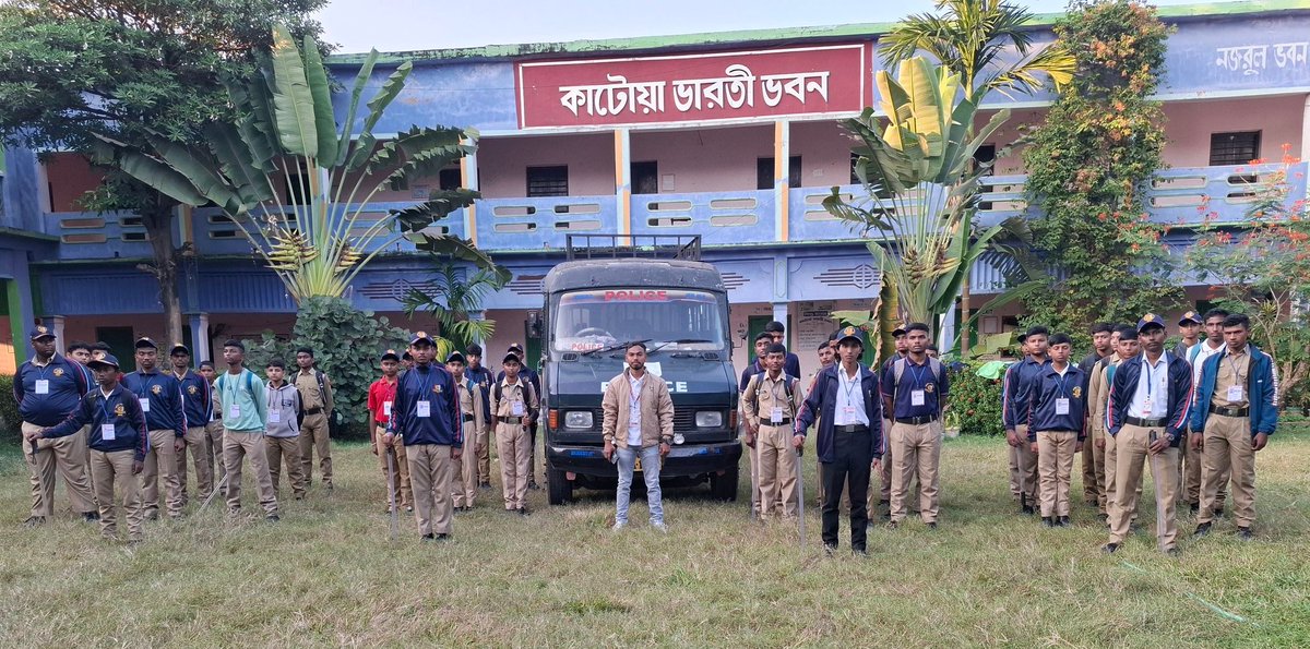 SICIHQ's tweet photo. The NCC team of the SICI unit of Purba Bardhaman district is working with the Katwa police administration for security during Kartik Puja today.
Leading by Soumitra Debnath District In Charge-DIC Purba Bardhaman District SICI 
#kartikpuja #katwa #sici #SICI @DGSICI https://t.co/r6lp5f0OxL