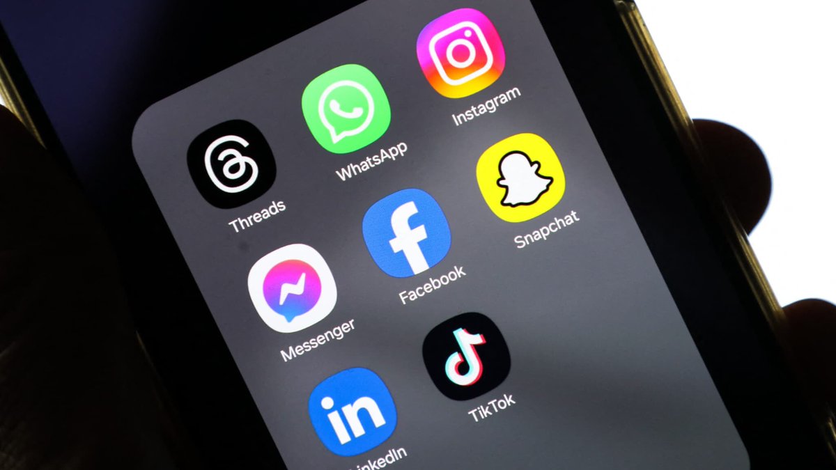 BFMTV's tweet image. L&apos;Arcom relance son observatoire de la haine en ligne, cible les influenceurs et veut créer des &quot;signaleurs de confiance&quot; qui devront rapporter les contenus problématiques
l.bfmtv.com/Irs0