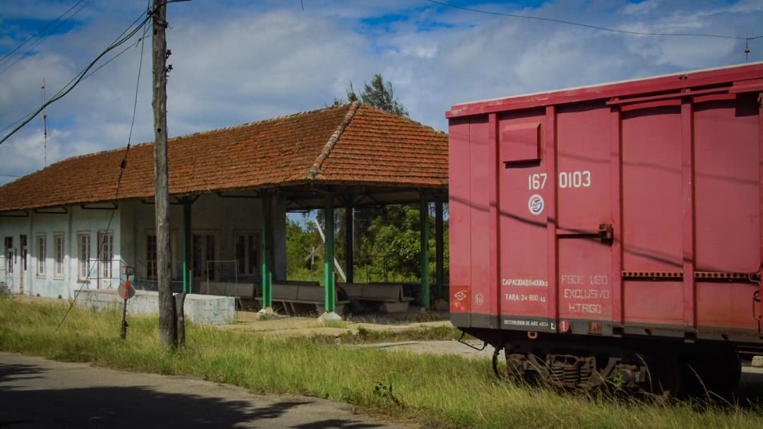 E_RdgzDavila's tweet image. Un sueño, la obra de toda una vida, el compromiso de impulsar cada día más el desarrollo ferroviario, en medio, incluso, de las más duras odiseas.
Osvaldo, “un profesional más completo” ⤵️
facebook.com/share/p/1BuJDH…
#TransporteCuba
