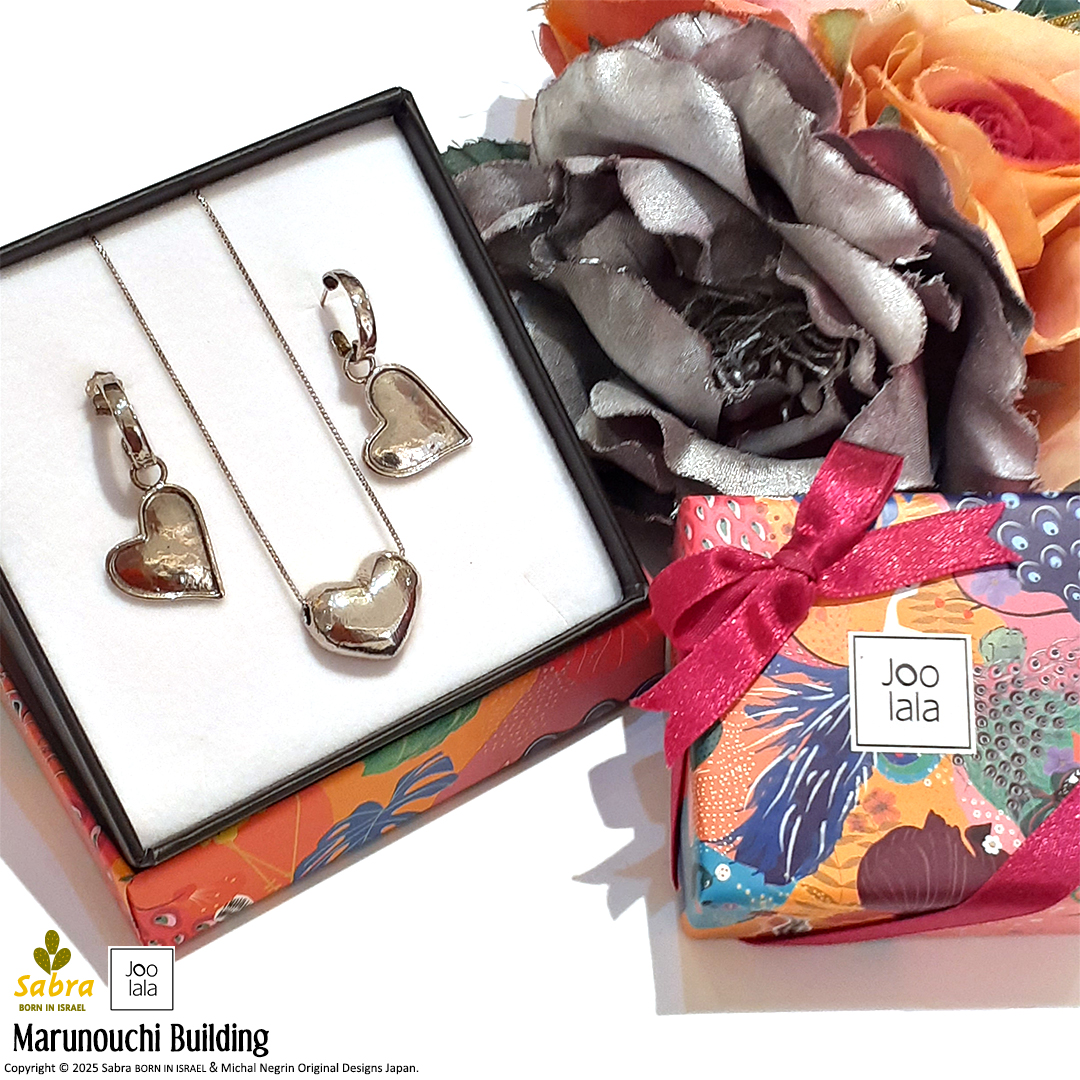 ミハエルネグリンネックレスとピアス ジュララのネックレスとピアスをご紹介❤️ シルバーアクセはクールに