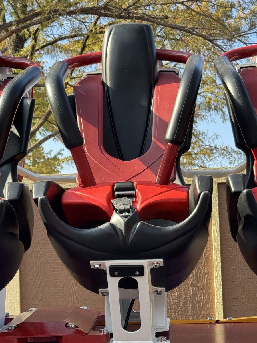 Attractions's tweet image. Tormenta Rampaging Run roller coaster vehicle revealed at Six Flags Over Texas just prior to its unveiling in a few minutes at #IAAPAExpo!

Tormenta details: attractionsmagazine.com/tormenta-rampa…

More IAAPA ride reveals: attractionsmagazine.com/iaapa-expo-202…