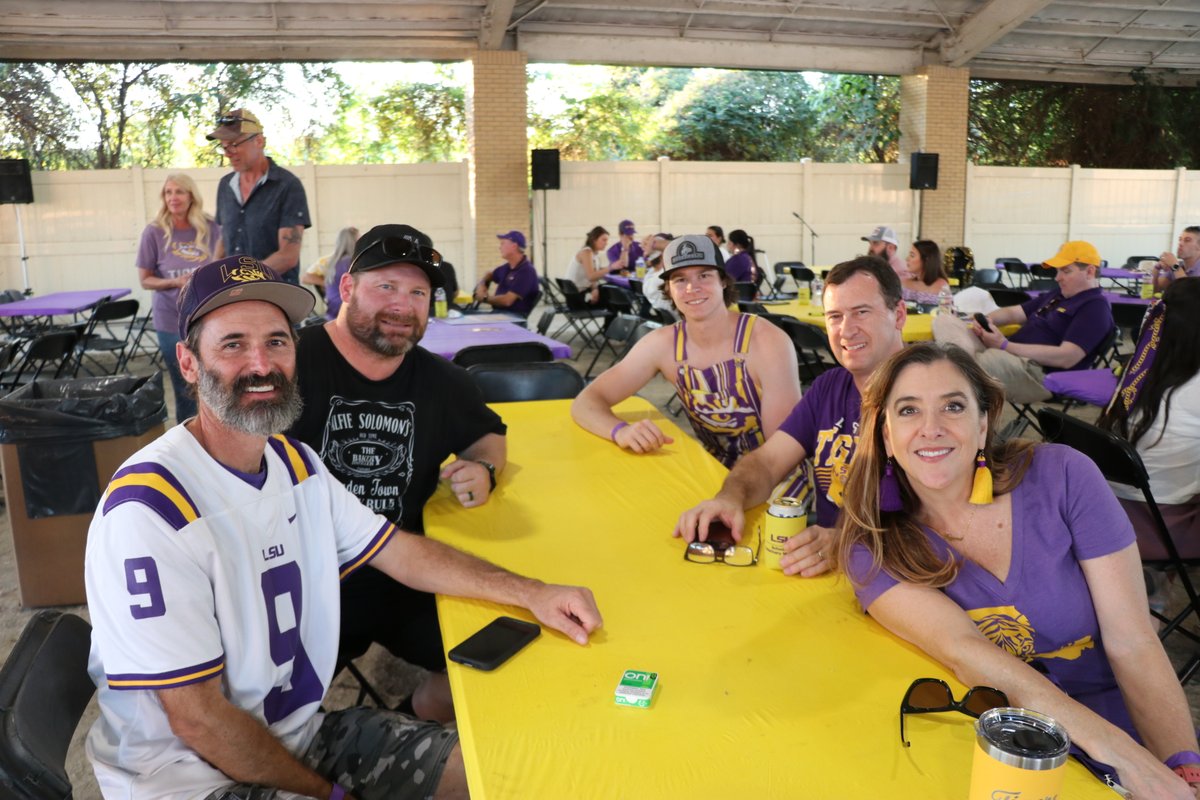 LSUVetMed's tweet image. LSU Vet Med alumni from Louisiana, Arkansas, and nationwide gathered on our campus November 14-16 to celebrate our annual LSU Vet Med Alumni Weekend events, including our football tailgate party! Check out the photo album in the comments!  flickr.com/photos/1613899…