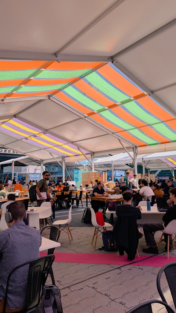 lucianoaraus's tweet image. First Day at @EFDevcon 🇦🇷
.
#DevCon #Web3 #Ethereum