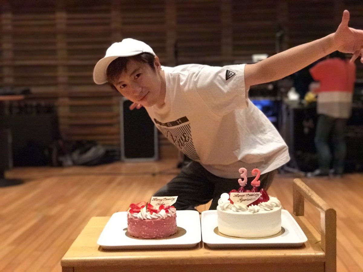 wb_ryo's tweet photo. 皆様メッセージありがとうございます。

昨日また一つ年齢を重ねました。　

もっと上手くなりたいので怪我や健康に気を付けつつ自分のペースを崩さず日々を積み重ねたいと思います。

区切り良く10年前の写真と思いましたが何もなかったので9年前の写真を載せますがなんでケーキ2つなんでしたっけ？ https://t.co/RusGNltE6i