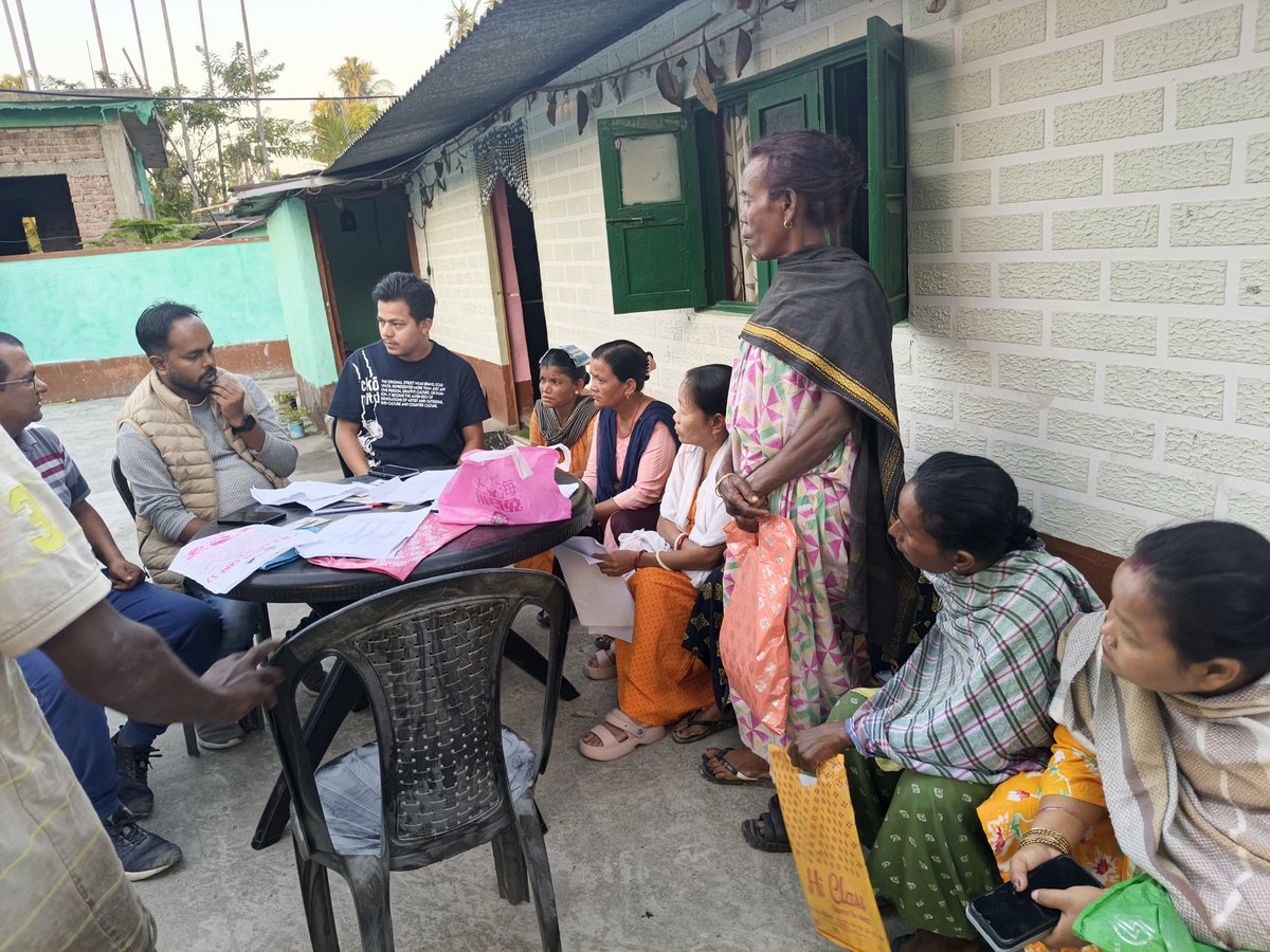 AITCakashH's tweet image. Kalchini Block TMYC की युवा टीम लगातार फील्ड में रहकर लोगों को SIR Form Fill-Up में मदद कर रही है।
जनता की सुविधा और पारदर्शिता—यही हमारा संकल्प।
@MamataOfficial
@abhishekaitc @Prakashchik
#KalchiniBlock #TMYC #SIRFormFillUp #YouthForPeople #PublicService