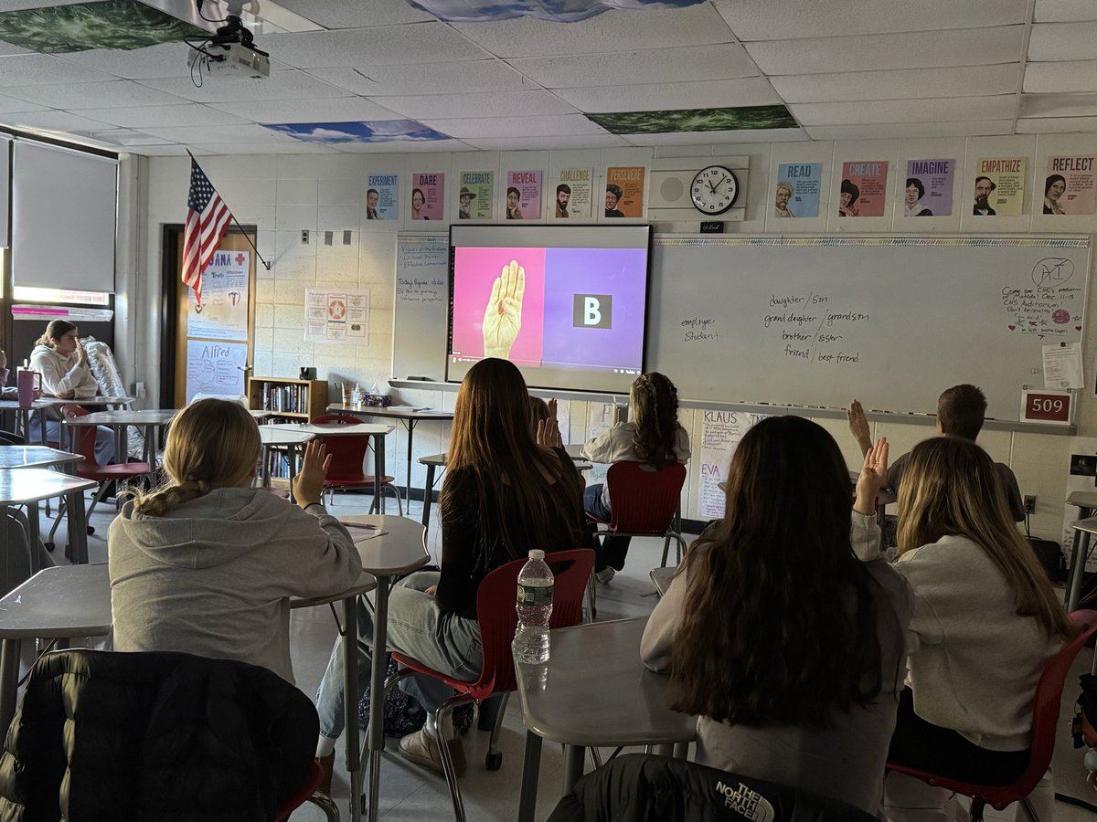 OakerELA's tweet image. Students in Mrs. Hopkins period 8 class are highly engaged &amp;amp; practicing American Sign Language  as they prepare to read Rachel Kolb’s “Seeing at the Speed of Sound.” Amazing work, everyone! #oakerpride @CoventryOakers @studysync @RIDeptEd