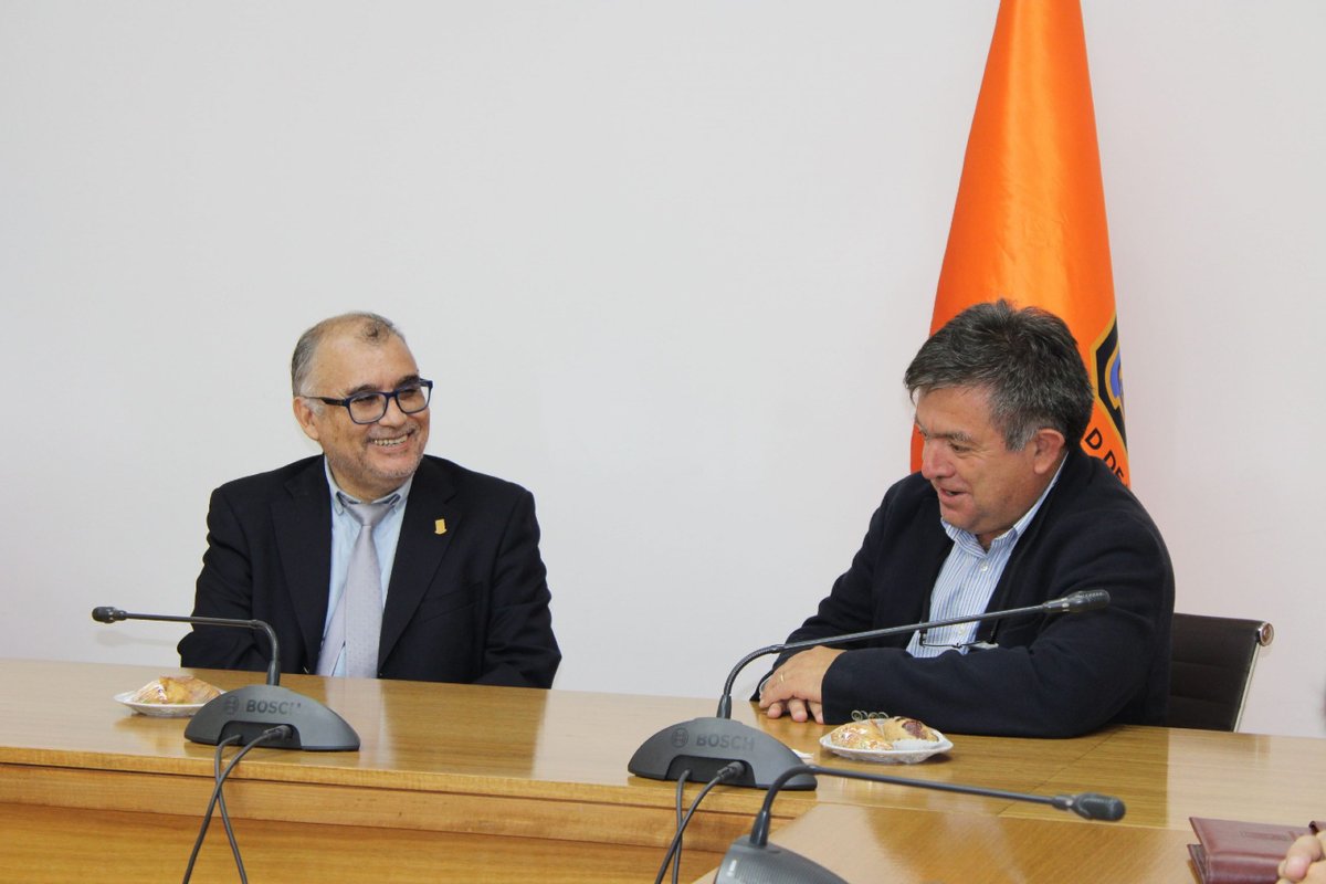 Rector de la Universidad de Tarapacá recibe saludo protocolar del Dr. Jorge Rojas Neira, Ministro del Tribunal de Propiedad Industrial
f.mtr.cool/arhxhmixlx