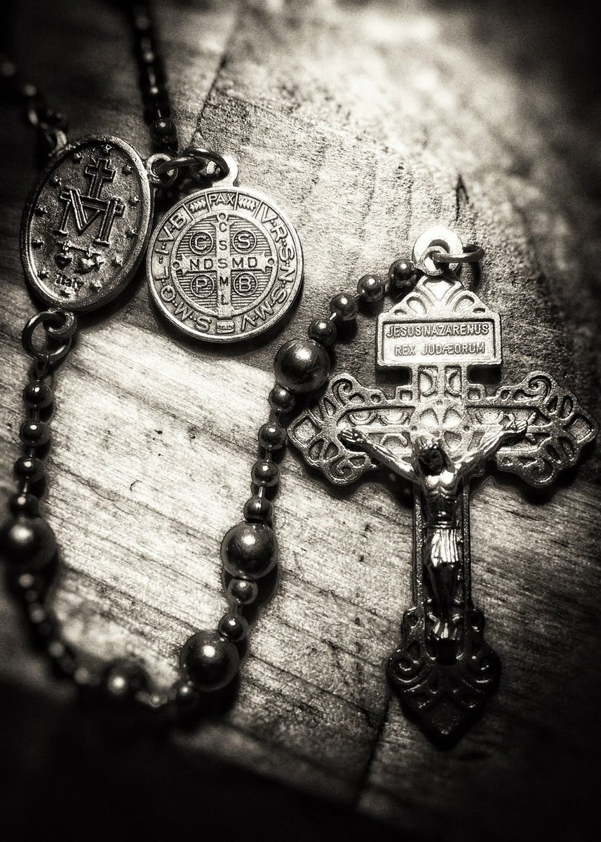 PrayTheRosary's tweet image. Pray the Rosary everyday