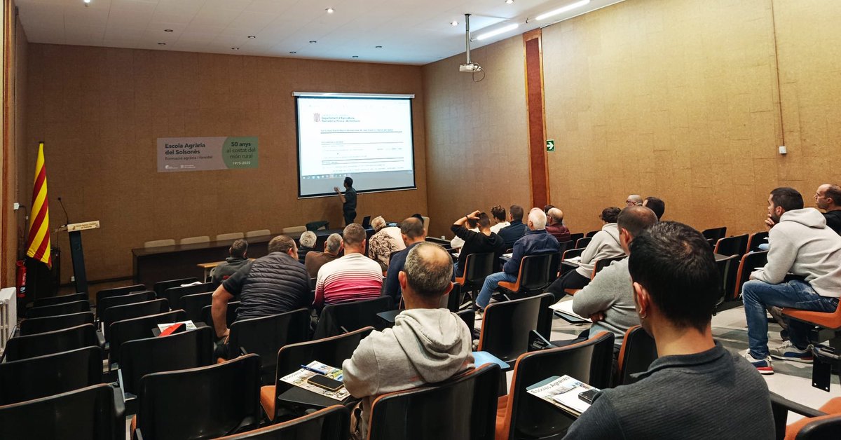 easolsones's tweet image. 📚🦌 Comencem el curs de control poblacional d’espècies cinegètiques abordant-ne la seguretat i la normativa bàsica. Protocols d’actuació, normativa específica de patrimoni natural i protecció animal… Atenció plena!

#FormacióContínua
