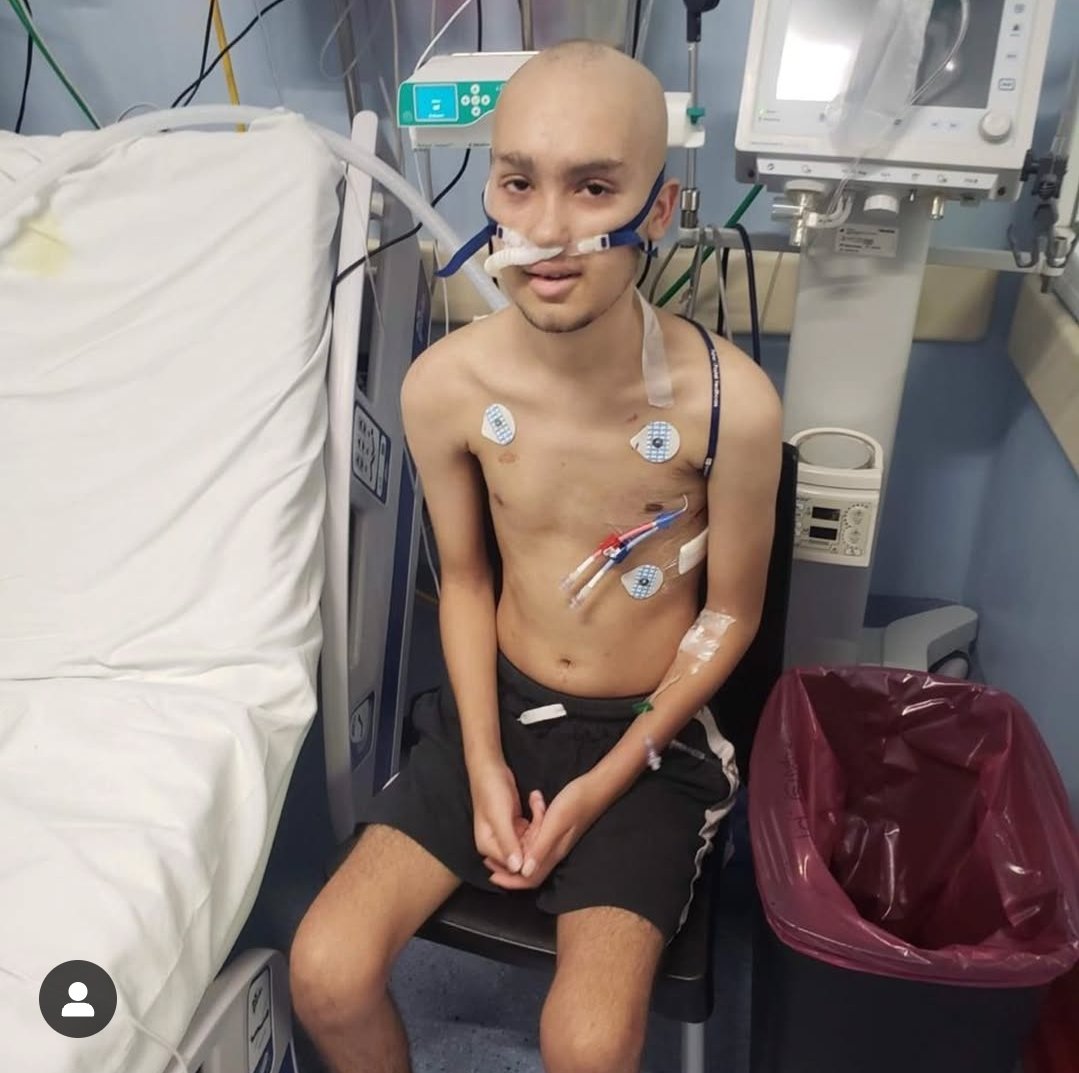 Goriladealma76's tweet image. El es Yuthiel, el mejor amigo de mi hijo y necesita que @camioneroscomu @Audifarma_SA le sigan cubriendo todos los medicamentos post trasplante de médula como hasta ayer, cuando decidieron no darle más medicación por conflicto gremial. Me ayudan a viralizar?