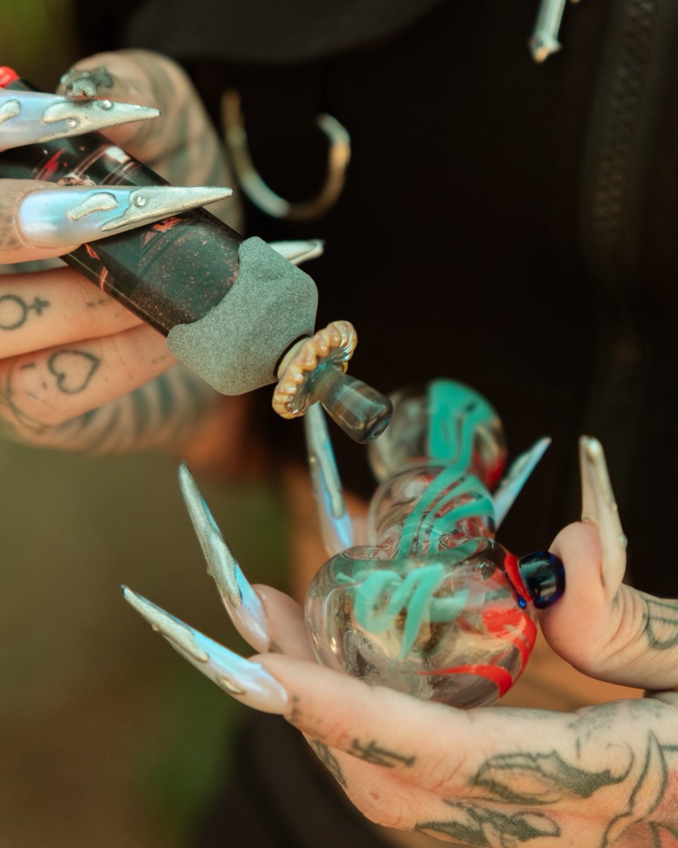 PackerJawn's tweet image. Bowl packers made by glassblowers using borosilicate glass! 

Made by mushyglass out of Texas!