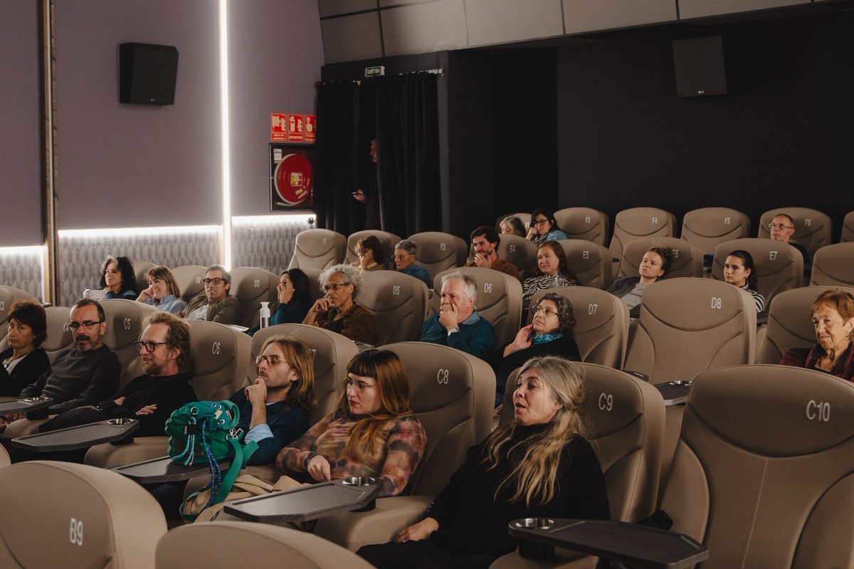 Mostra FRONT tweet media