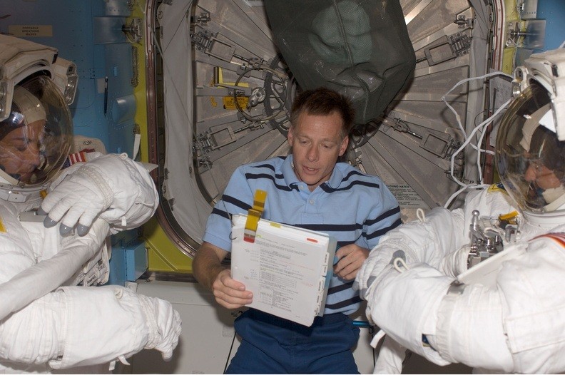 During STS-126 EVA-1 OTD 2008, the team transferred an empty nitrogen tank assembly from ESP-3 to the Endeavour's cargo bay; a new flex hose rotary coupler to ESP-3, removed an insulation cover on the Kibō EF berthing mechanism and began cleaning &amp; lubricating the SARJ joints.