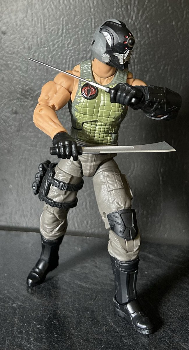 ComicsInvictus's tweet image. #GiJoe #GIJoeClassified #KitBash

Finally found something to do with the #CrocMaster torso!