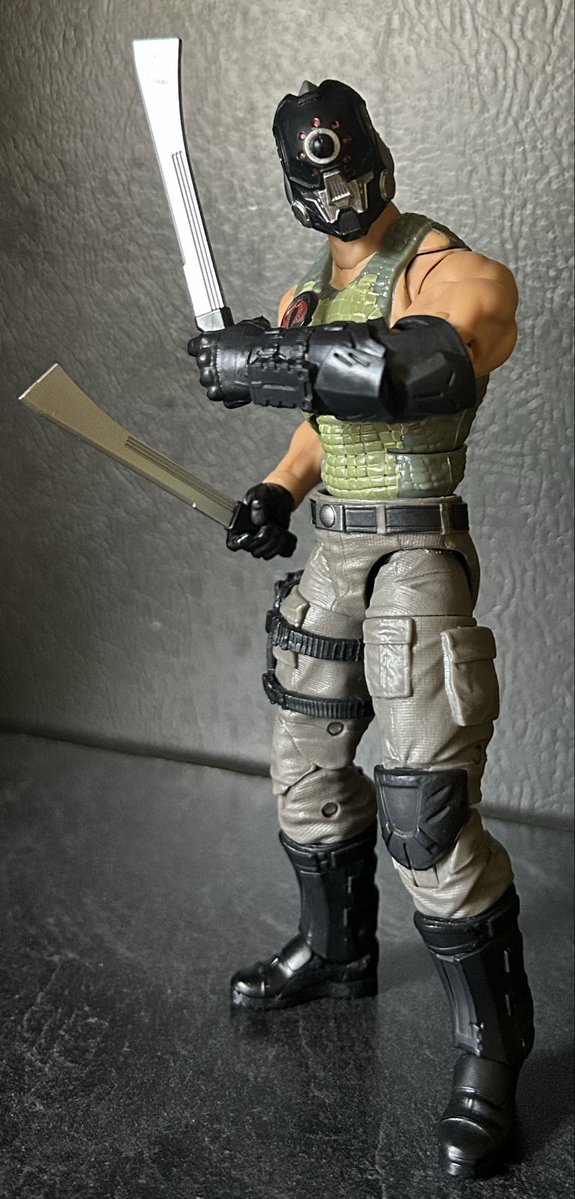 ComicsInvictus's tweet image. #GiJoe #GIJoeClassified #KitBash

Finally found something to do with the #CrocMaster torso!