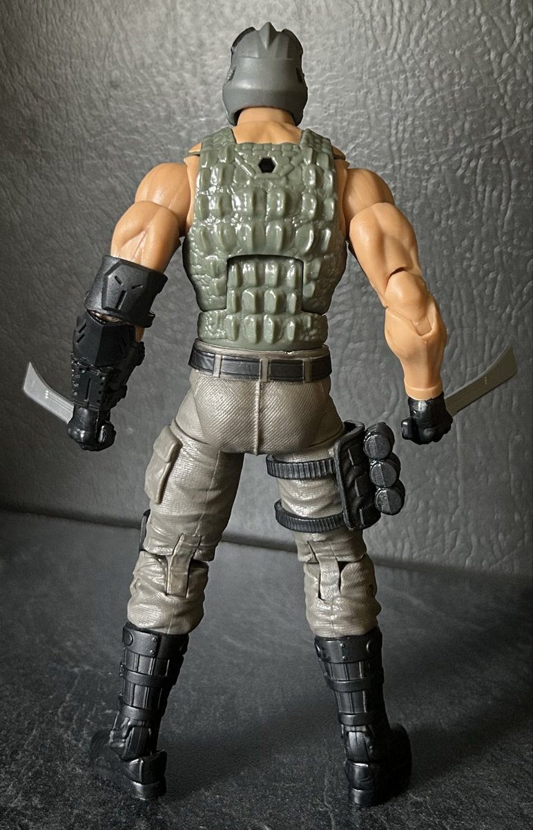 ComicsInvictus's tweet image. #GiJoe #GIJoeClassified #KitBash

Finally found something to do with the #CrocMaster torso!