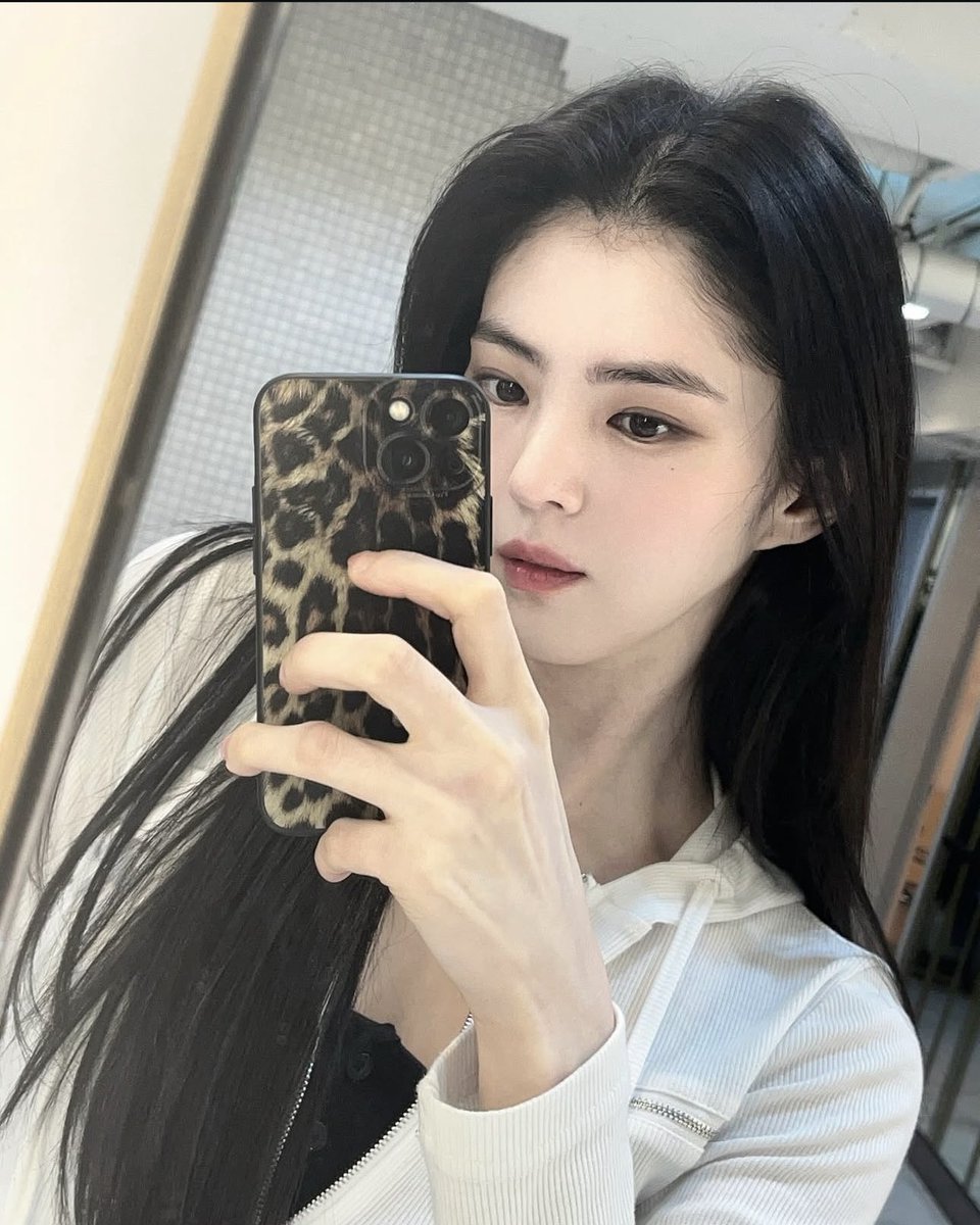 jisoookim_'s tweet image. happy birthday, reyes eonni, eve eonni, all han so hee rp-ers and of course the real han so hee 🥳🎂 may your new chapter be as graceful, bold, and unforgettable as you are 🫶🏻 AMEN 🙌🏻