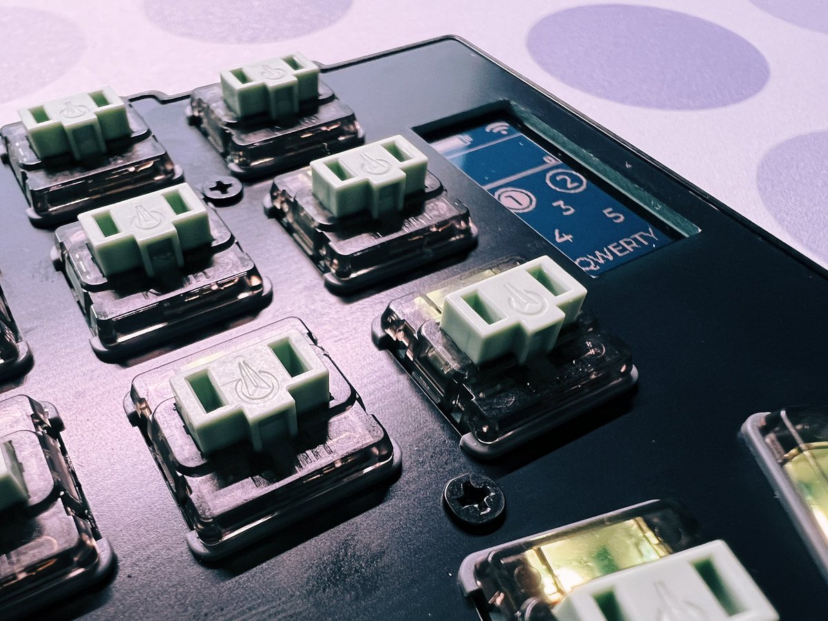 davidcafor's tweet image. Twilight switches might just be endgame — ultra-low acoustic profile, buttery travel, and that perfectly tuned tactile curve.
Peak keyboard nerd bliss.