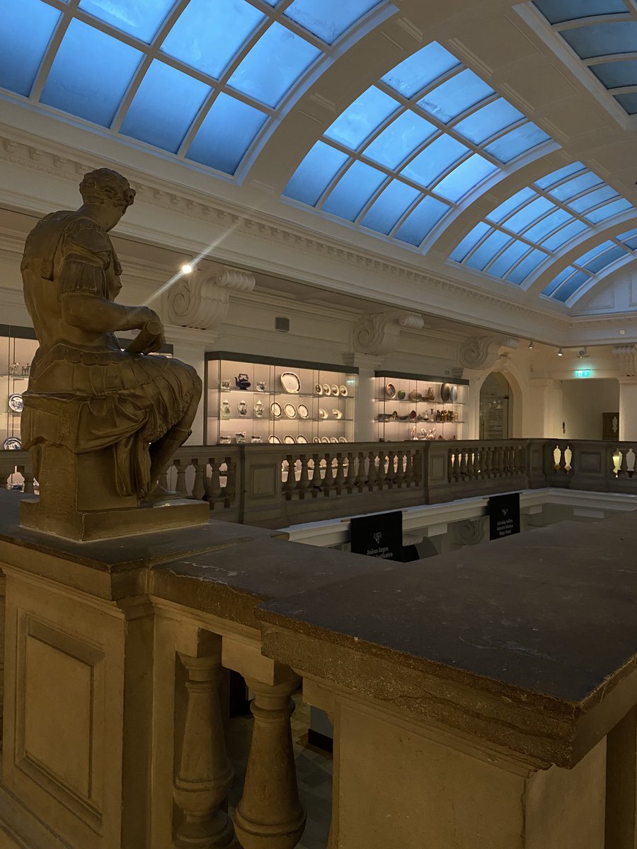 COMMONJARVIS's tweet image. At the Art Gallery.