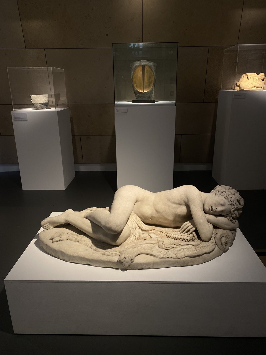 COMMONJARVIS's tweet image. At the Art Gallery.