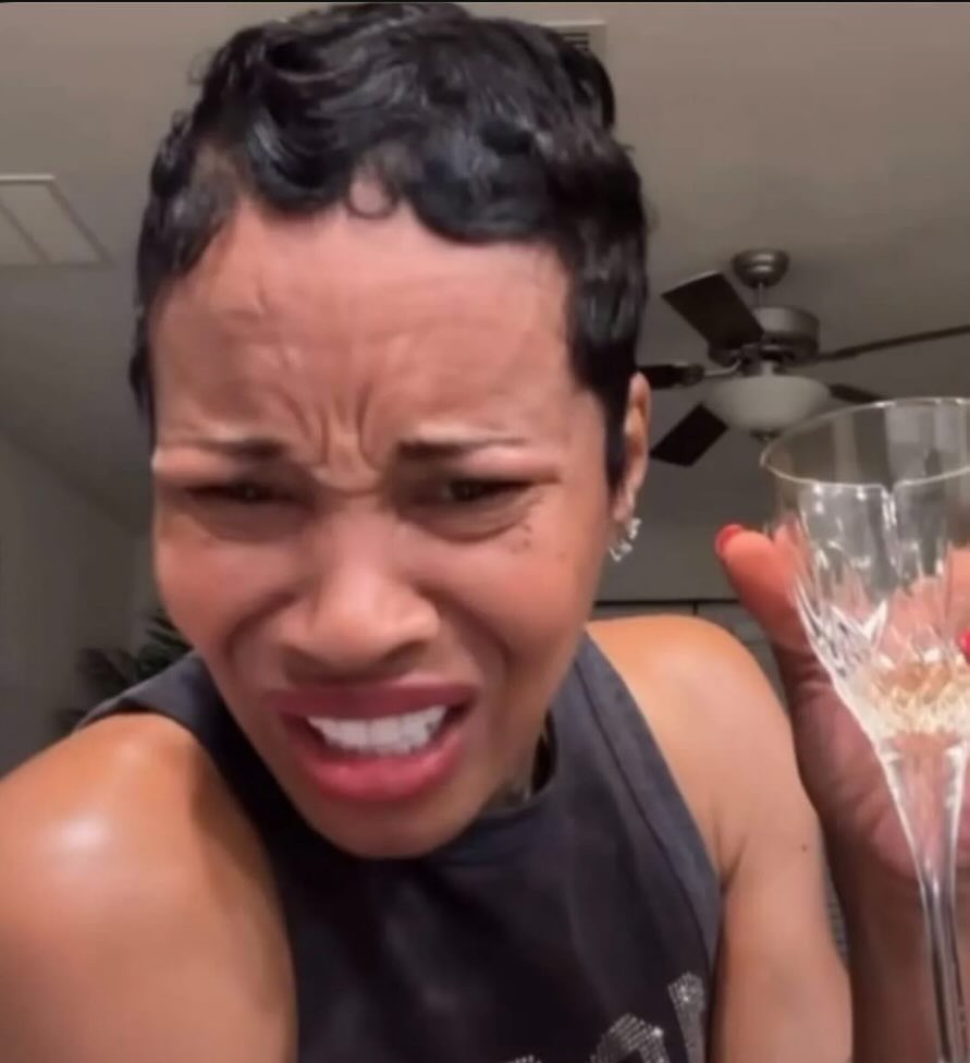 ooooootmi's tweet image. They must be insane. who dont put turkey leg or neck bone in the greens?!!Heathennnn