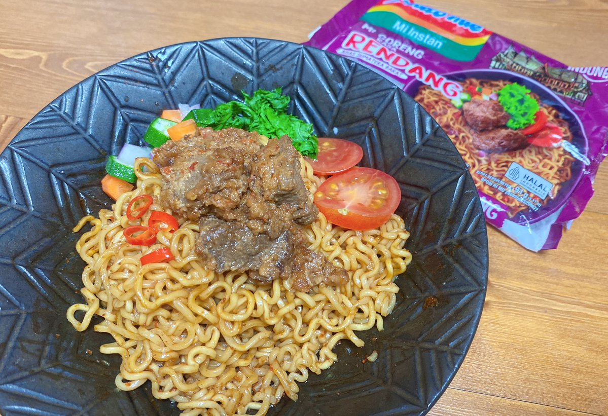 hayatechaaan's tweet image. it took 3 hours for me to cook this instant noodle