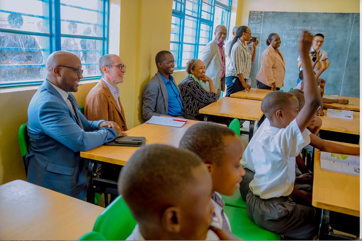 Rwanda_Edu's tweet image. The Minister of State, @ClaudetteIrere , received the World Bank Regional Director for Human Development, Daniel Dulitzky, for a courtesy visit. Their discussions focused on strengthening future partnerships in key areas, including the College of Education, foundational learning,…