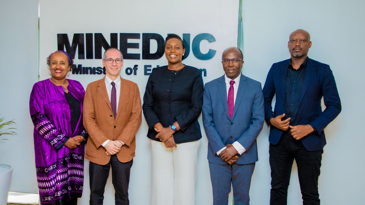 Rwanda_Edu's tweet image. The Minister of State, @ClaudetteIrere , received the World Bank Regional Director for Human Development, Daniel Dulitzky, for a courtesy visit. Their discussions focused on strengthening future partnerships in key areas, including the College of Education, foundational learning,…