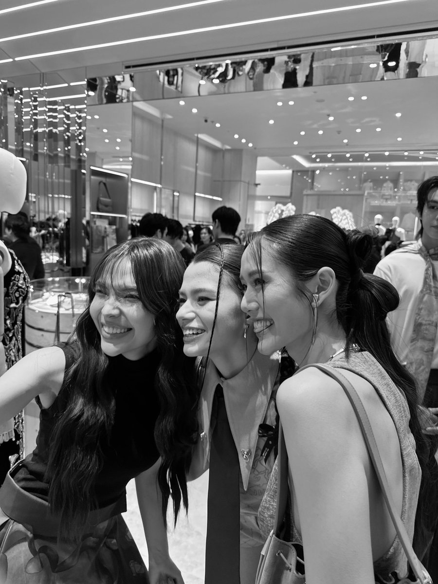 itsbecfreen_'s tweet image. CUTIESSSS 💘

#beckysangels #LMSY