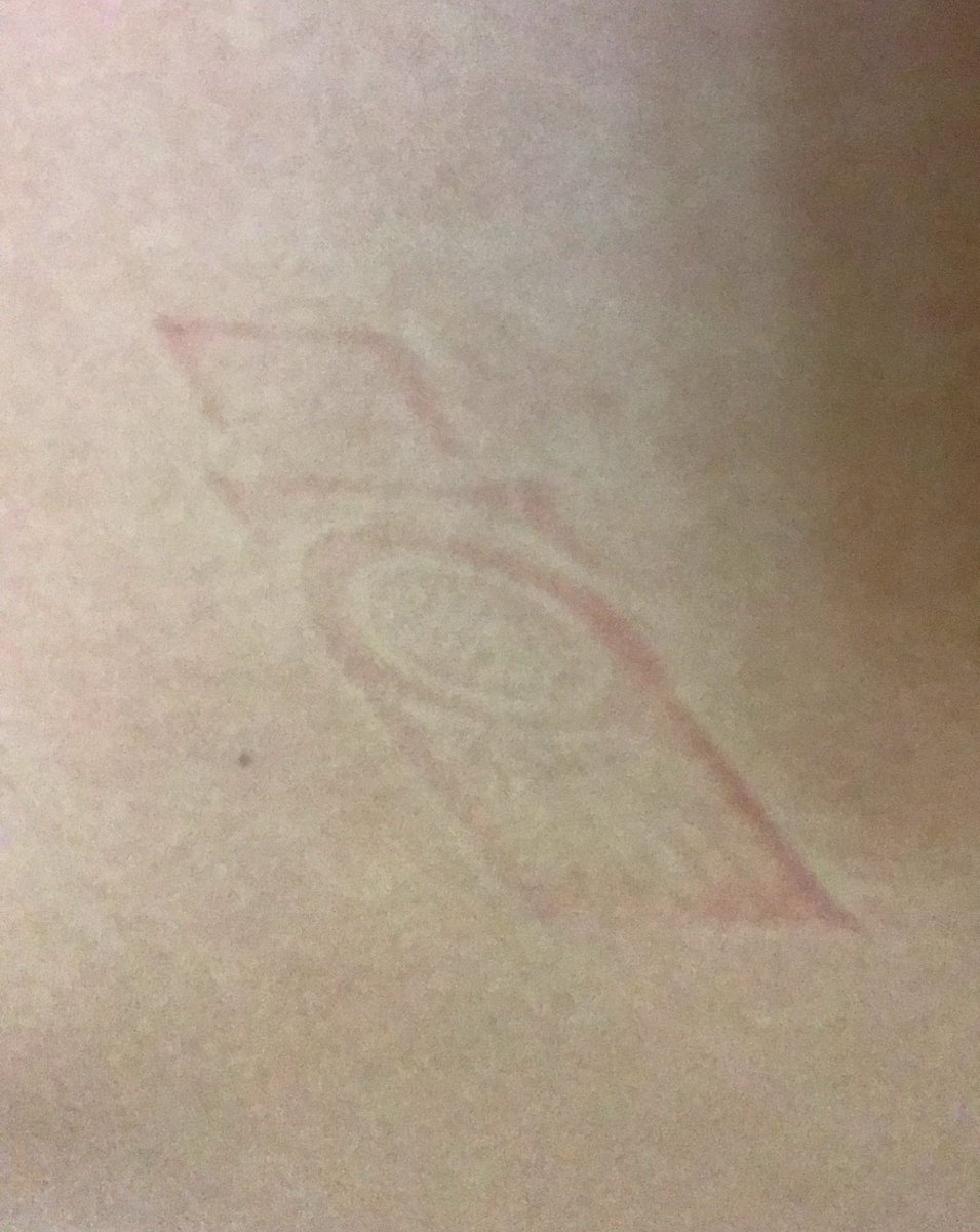 luchis_m's tweet image. Yo una vez q me quedé dormida sobre un pendrive