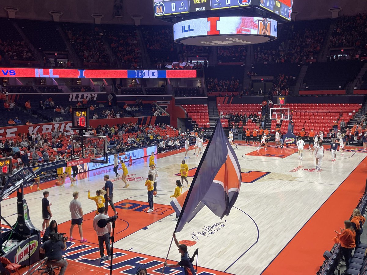 Still plenty of kids yet to be seated here and IT IS ALREADY VERY LOUD. <a href="/IlliniWBB/">Illinois Women's Basketball</a> #Illini