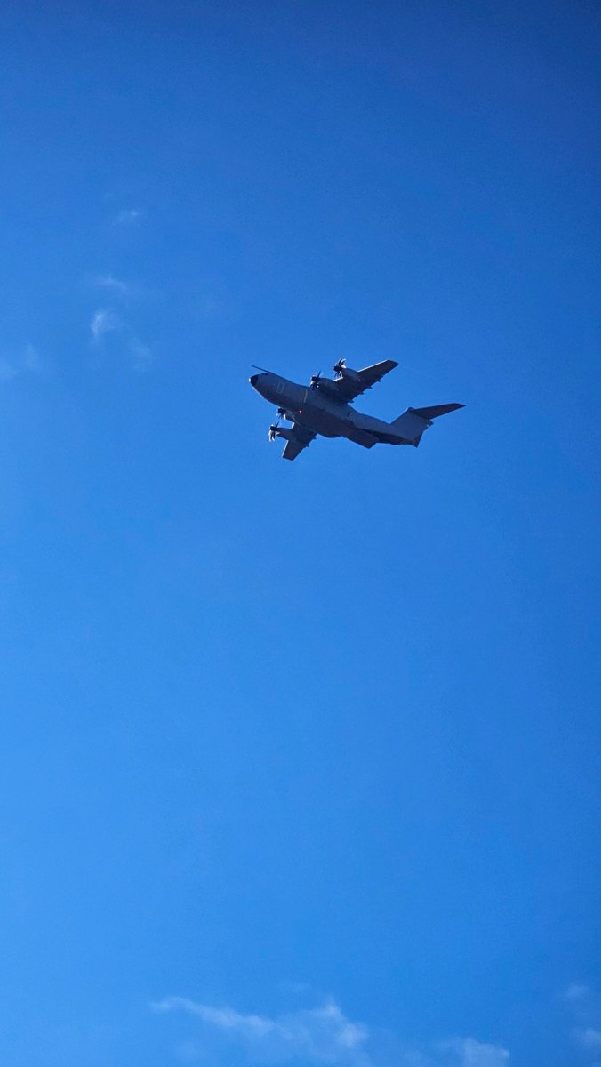Emerg_Vs_Urgenc's tweet photo. Hoy un #NOTAM restringia el Espacio Aereo de #LECA...
Mmmm... eso es que un Pajaro viene a soltar Polluelos.
El Pajaro...
#BRIPAC
@EjercitoAire @EjercitoTierra @Defensagob @FUTER_ET https://t.co/ScVMRHjywN