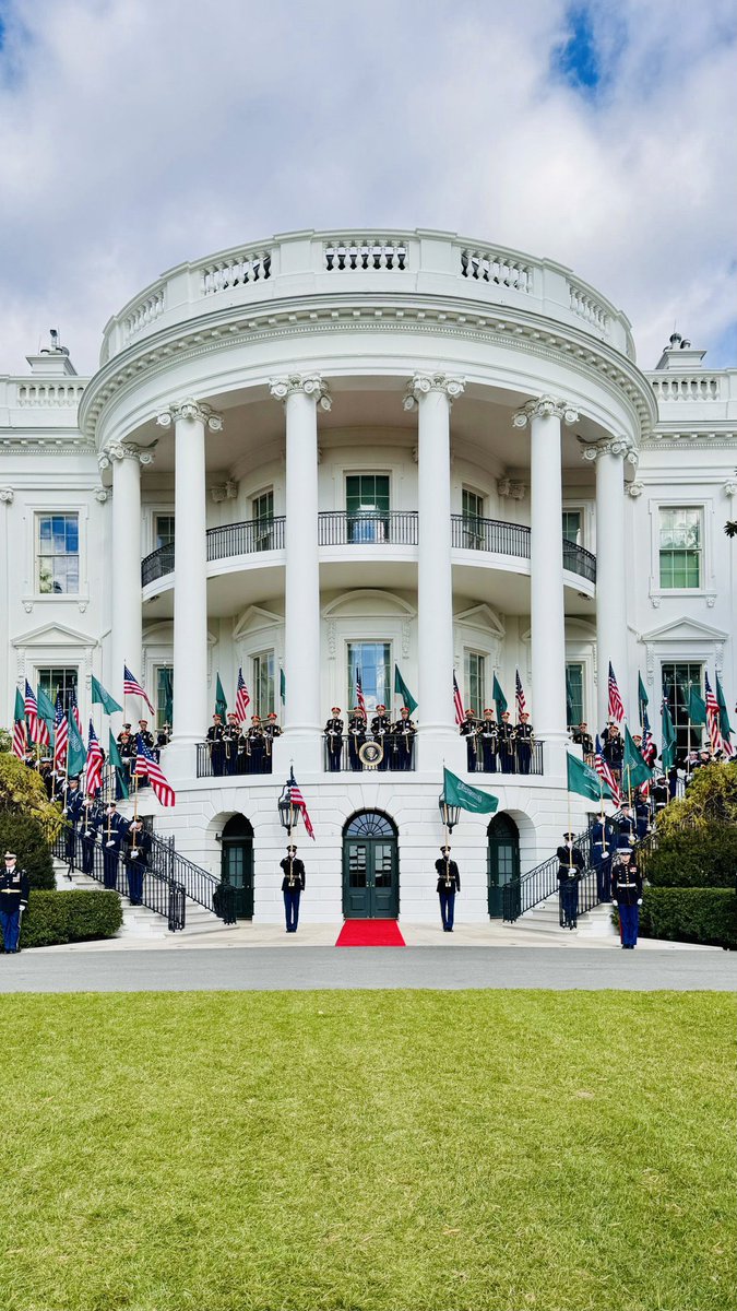 الإستعدادات قبل وصول ولي العهد فخر فخر راسي وصل السقف 💚🇸🇦
 #محمد_بن_سلمان_في_واشنطن