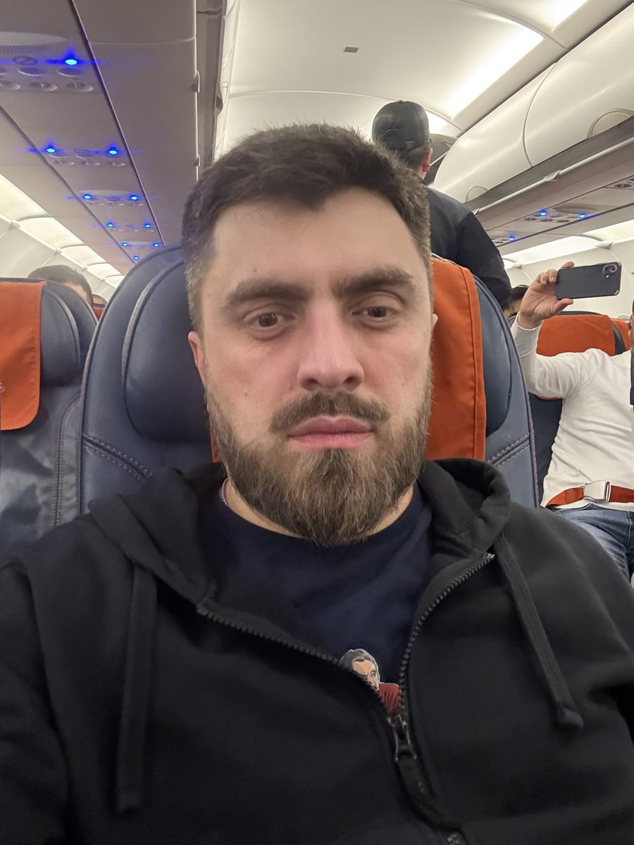 Несмотря на все чудовищные старания петербургской погоды, «чудесной»  организованности процессов в Пулково, дебилов из Шереметьево, и общего тупняка Аэрофлота, все же успел погрузиться в самолет до Ташкента.