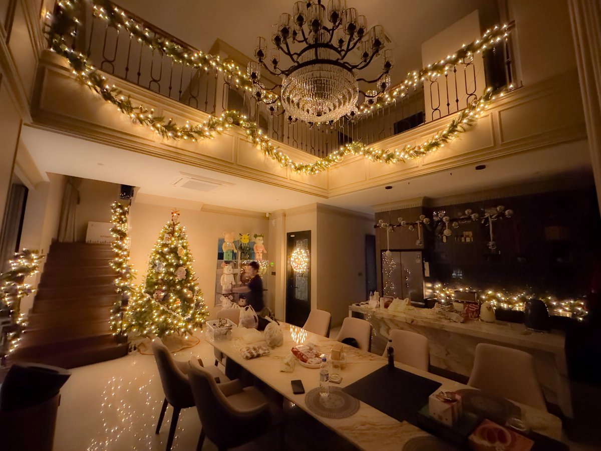 Ellestrial's tweet image. จัดบ้านต้อนรับคริสต์มาสเรียบร้อยแล้ว ใช้เวลาไป 6 ชั่วโมงเต็ม 🥰🥰🥰