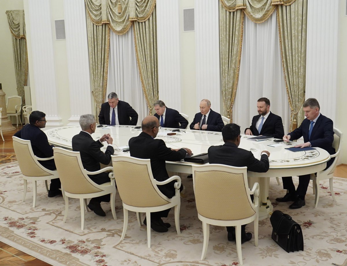 DrSJaishankar's tweet image. Honoured to call on President Putin of Russia in Moscow today. 

Conveyed greetings of Prime Minister @narendramodi. 

Apprised him of preparations underway for the upcoming Annual India Russia Summit. Also discussed regional and global developments. 

Deeply value his…