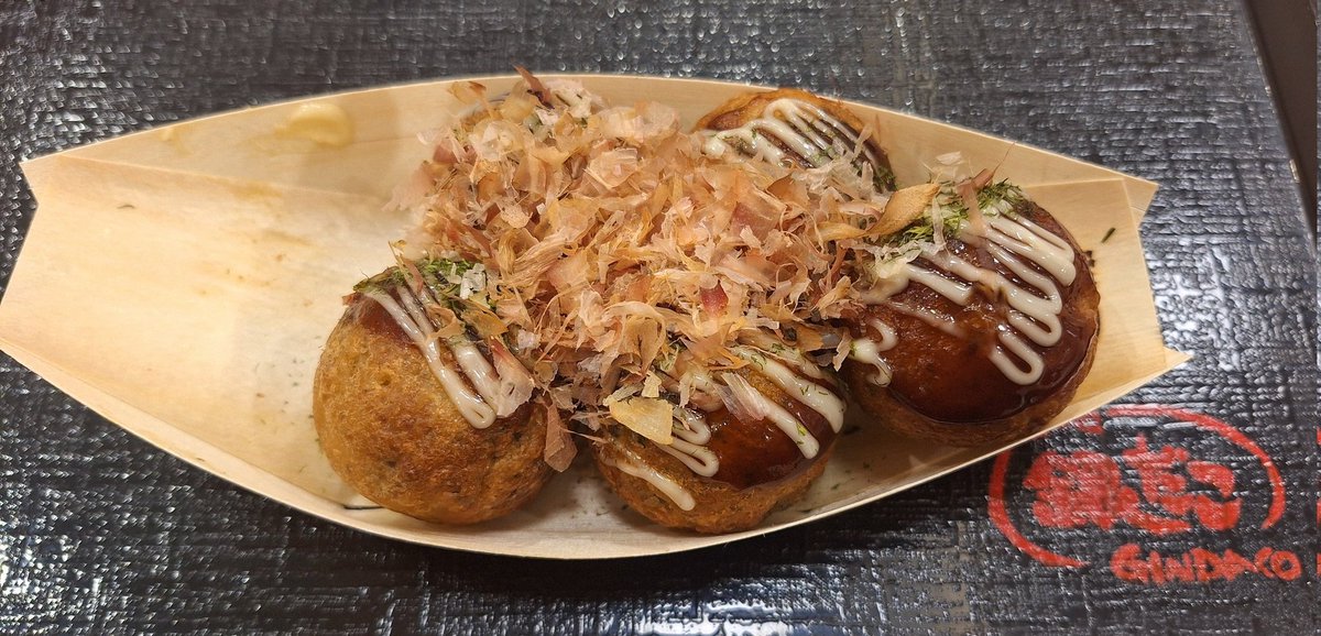 koikano_oyuuki's tweet image. 久々に銀だこが食べたくなって、行ってきました🐙
外がカリカリで美味しいんですよね🫶

1個食べてから写真を撮ってないことに気づき…
もともとは6個入りです🤭

#銀だこ
#レンタル彼女 #コイカノ #コイカノ関西