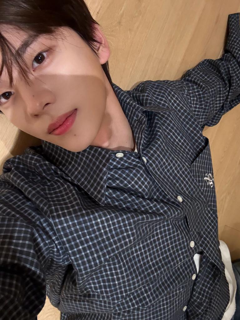 🤎🤍Photo Set Shinyu🦒🍓| Weverse 251118 #SHINYU #신유 #シニュ