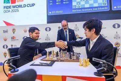 José Eduardo Martínez Alcántara está reescribiendo la historia del ajedrez mexicano en tiempo real, acercándose a un puesto de candidatos que nadie se atrevió a predecir 👊🏻😎♟️🔥 #LatinPower #chessgame #chesschampion 
🇲🇽🇵🇪🇪🇸🇦🇷🇨🇴🇸🇻🌎🇨🇺🇬🇹 🇨🇱🇭🇳🇧🇷🇪🇨🇸🇻🇧🇿🇻🇪