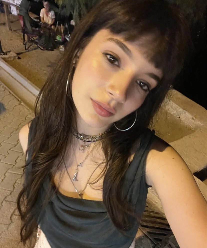 Bu benzerlik ne lan dalga mı geciyosunuz siz benimle bir an önce aklımdan çıkın dava ederim bak sizi