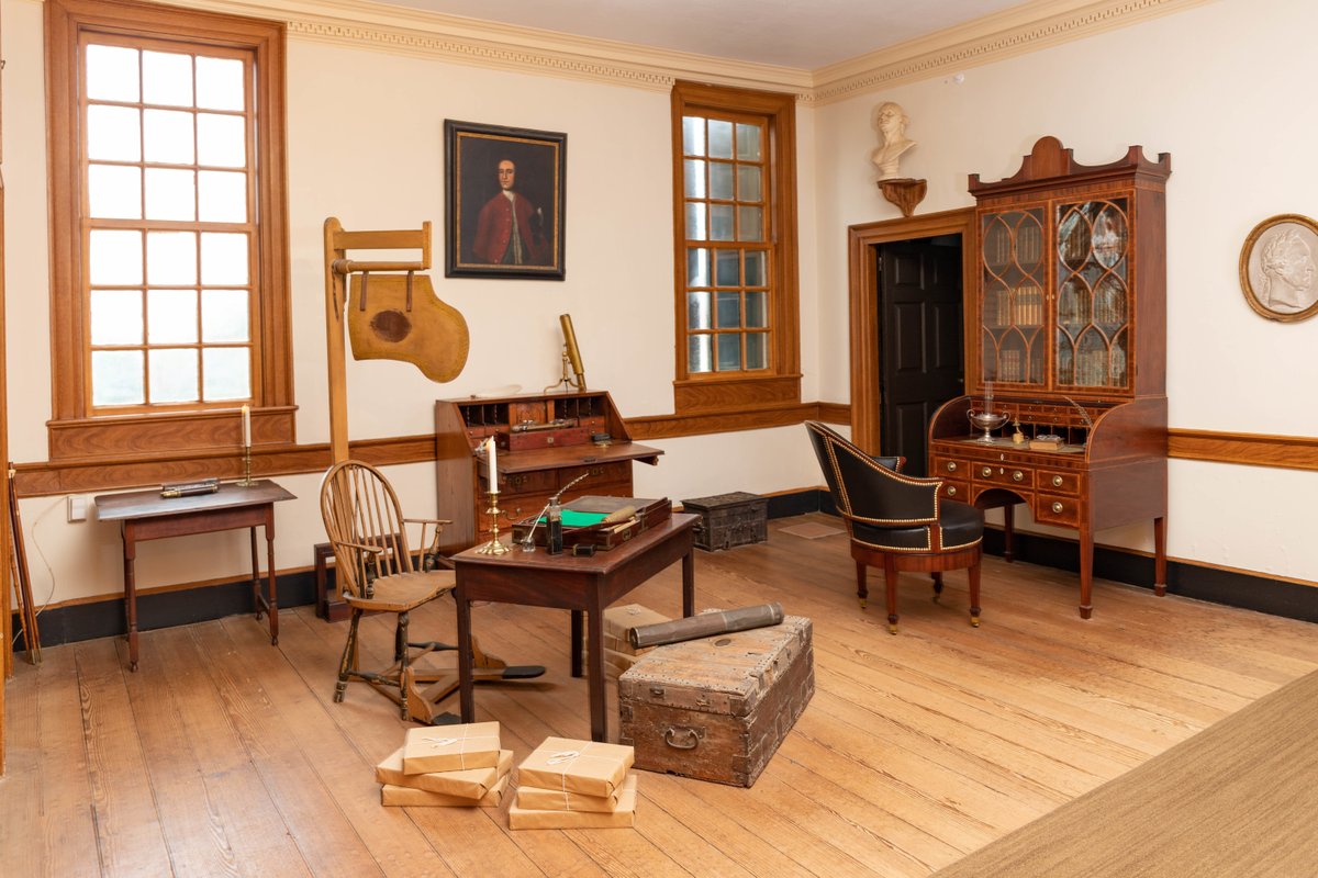 MountVernon's tweet image. ✨ See the newly restored first and second floors of the Mansion, including The Washingtons&apos; bedchamber.

After months of careful preservation work, these iconic rooms will be back on view again by Thanksgiving and just in time for the holidays.

Plan your visit to step inside…