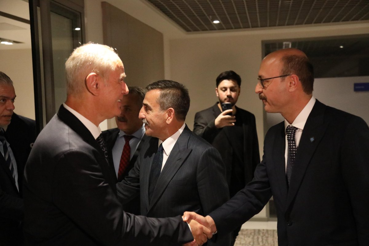 Kuzey Kıbrıs Türk Cumhuriyeti Çalışma ve Sosyal Güvenlik Bakanı Sayın Oğuzhan Hatipoğlu ve KKTC Ankara Büyükelçisi Sayın İsmet Korukoğlu’nu konfederasyonumuzda ağırladık.
Sayın Bakan ve heyetine nazik ziyaretlerinden ötürü teşekkür ediyoruz.